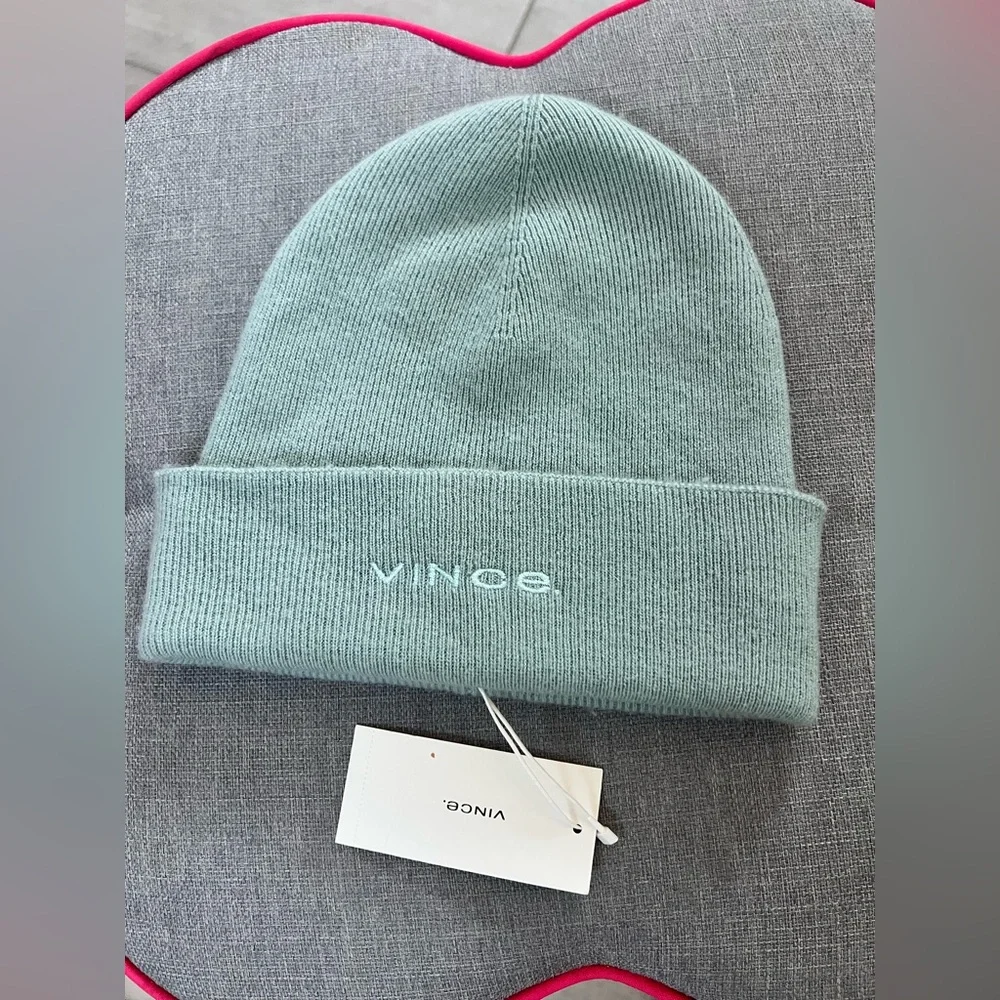 NWT Cashmere-Wool Vince Light Green Beanie - Picture 1 of 3